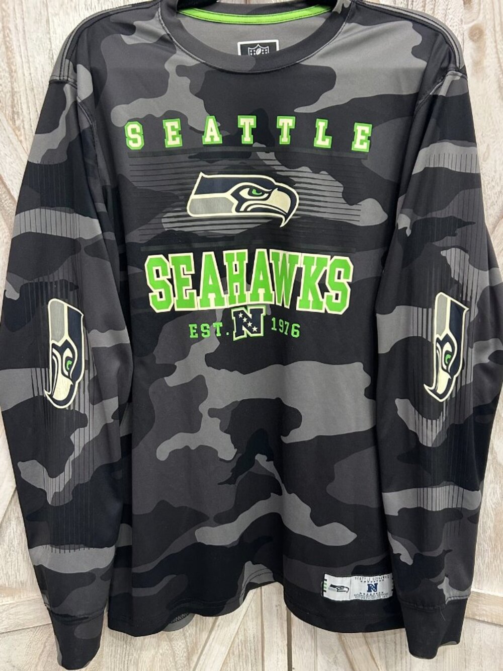 Seattle Seahawks Defending Champs Camo Long Sleeve Shirt Men's Large NFL 12s